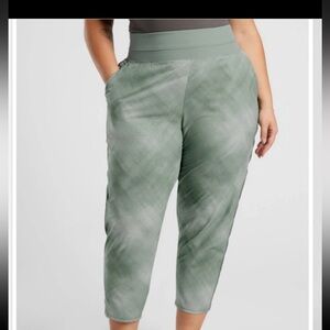 NWT ATHLETA Nolita Slim Tapered Printed Crop Pant Denali‎ gym Athletic Size 22